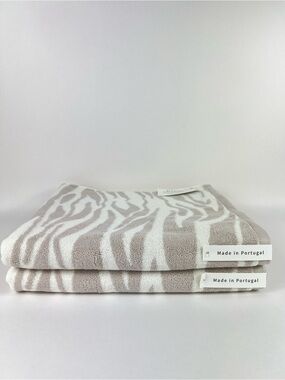 Bianca Bath Towels White Tan Zebra Pattern Soft Cotton Made in Portugal 2 Pc NEW